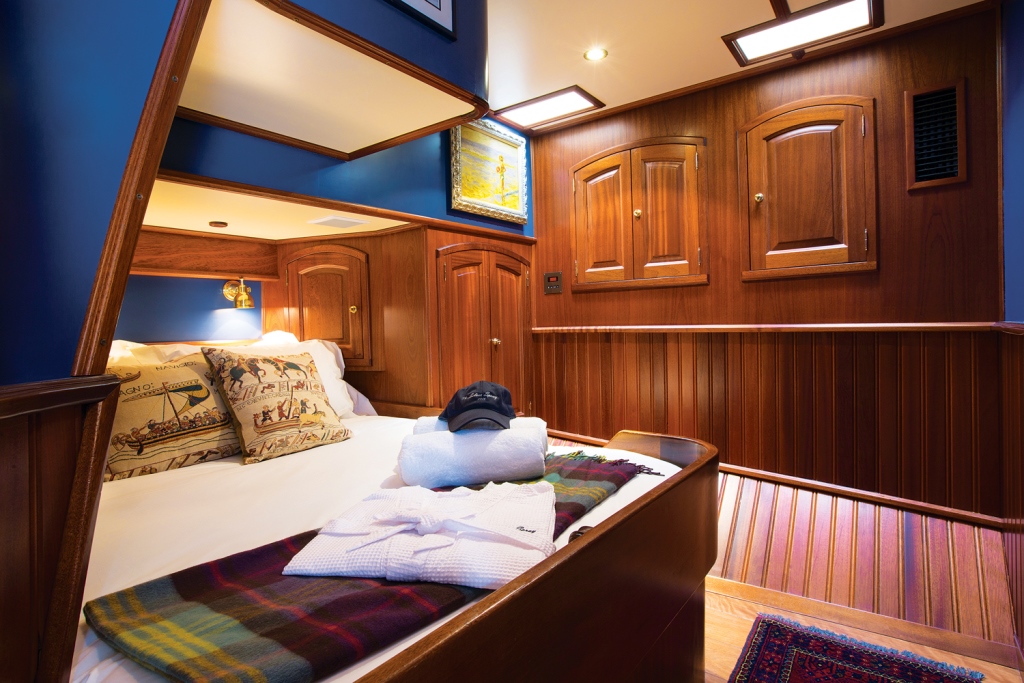 Classic SY SILVER SPRAY - Double cabin 2.jpg