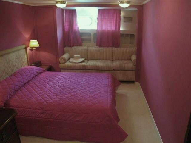 Classic Yacht NAFISA -  VIP Cabin.jpg