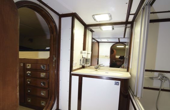 Classic Yacht SURUBIM -  Ensuite.jpg