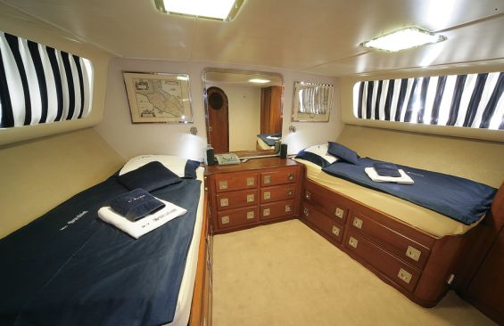 Classic Yacht SURUBIM -  Master Cabin.jpg