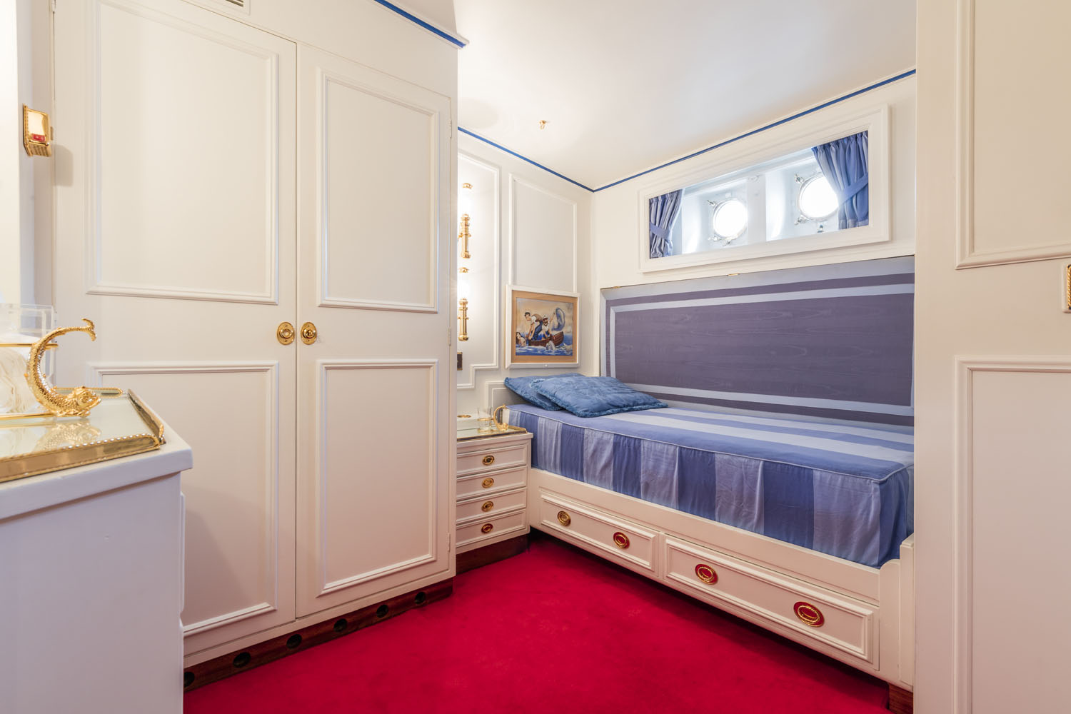 Classic sail yacht CROCE DEL SUD - Cabin.jpg