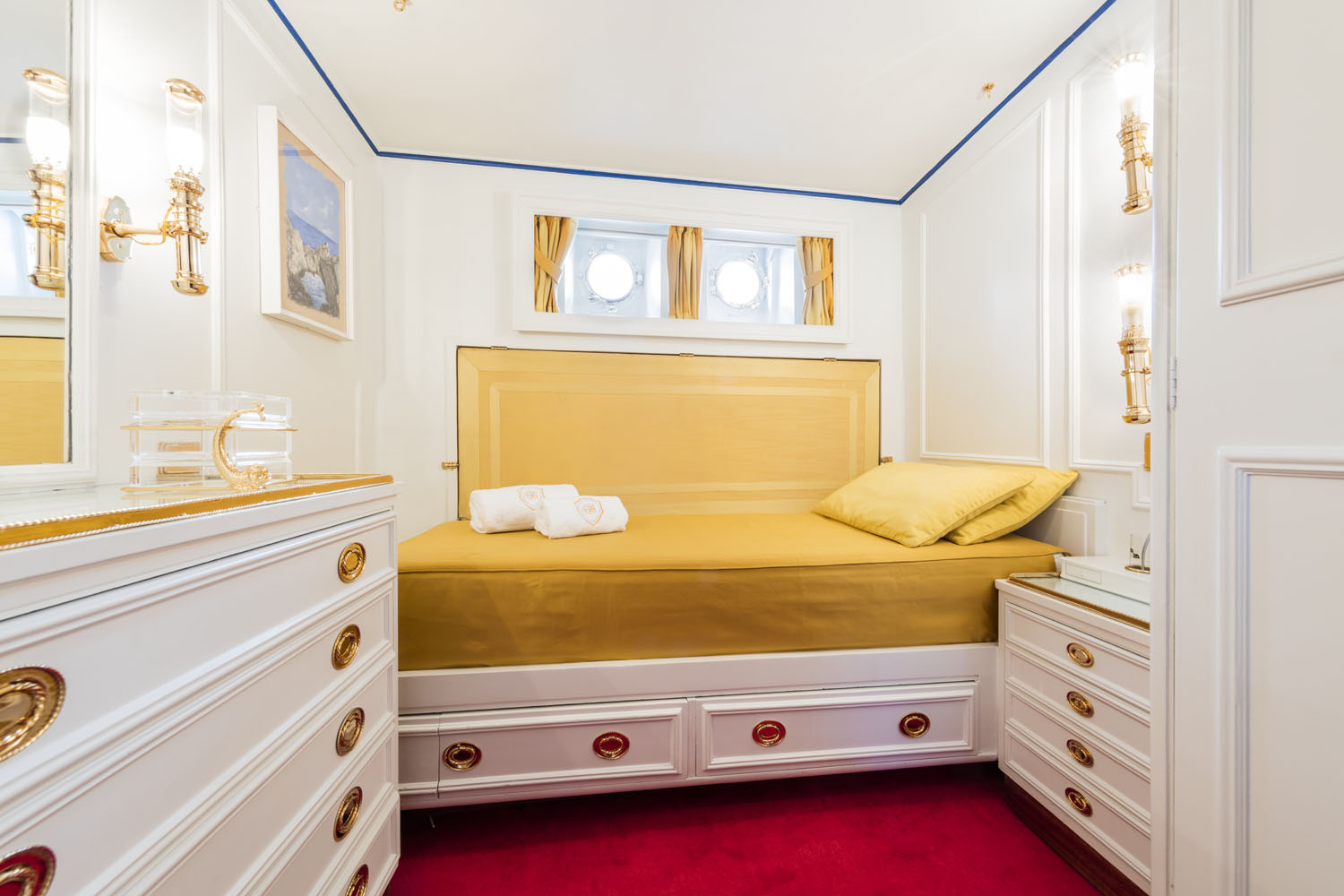 Classic sail yacht CROCE DEL SUD - Guest Cabin.jpg