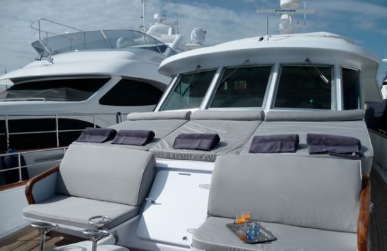 Classic yacht DUNE -  Forward Sunpads.jpg