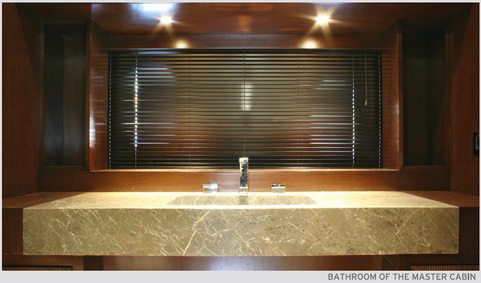 Cobra Yachts Infinity yacht - Master suite bathroom.png