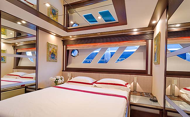 DISCOVERY - Master cabin.jpg