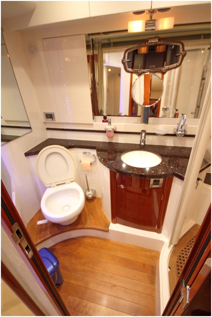 DUJE - Ensuite.JPG
