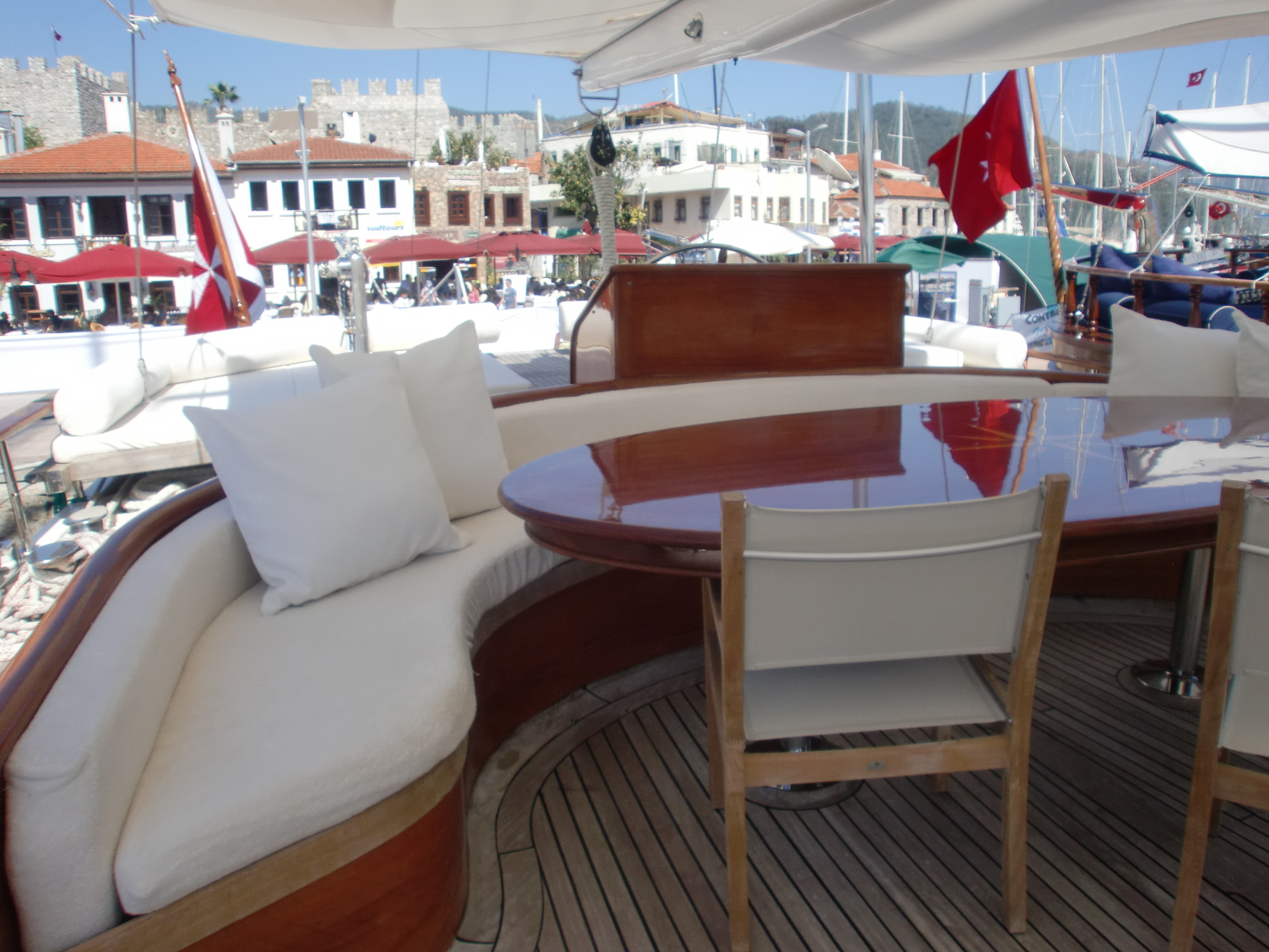 ECCE NAVIGO -  Aft Deck Seating.jpg