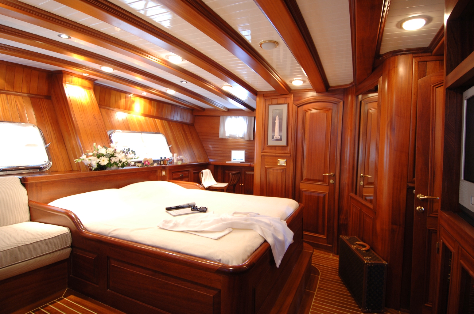 ECCE NAVIGO -  Master Cabin.jpg