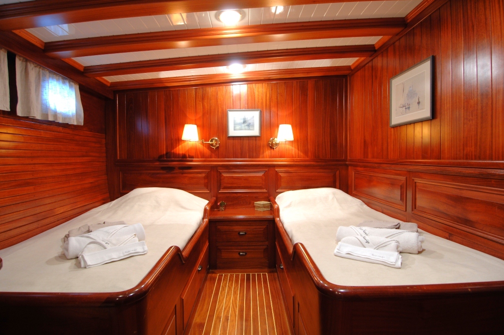 ECCE NAVIGO -  Twin Cabin 2.jpg