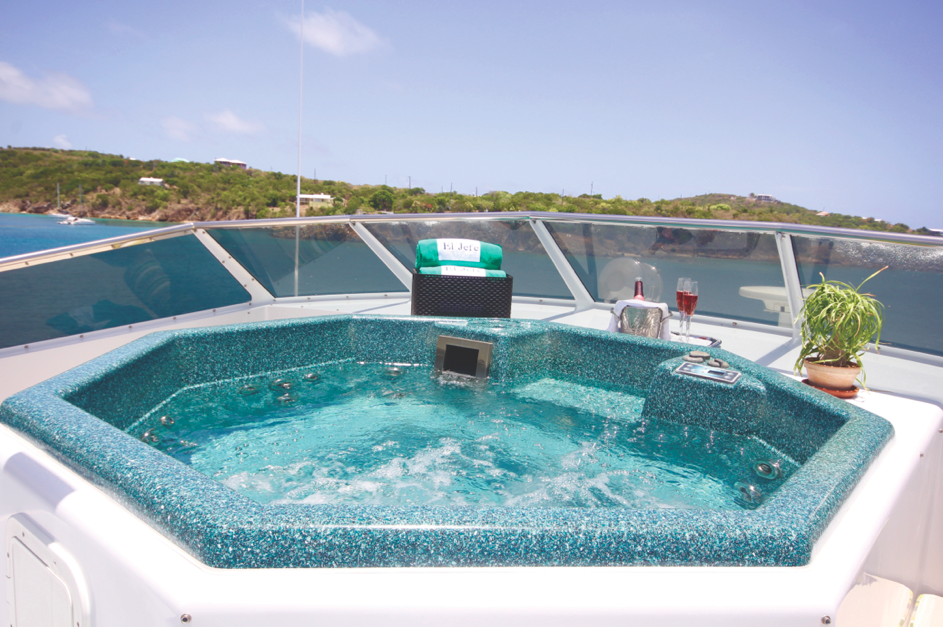 EL JEFE - Jacuzzi.jpg