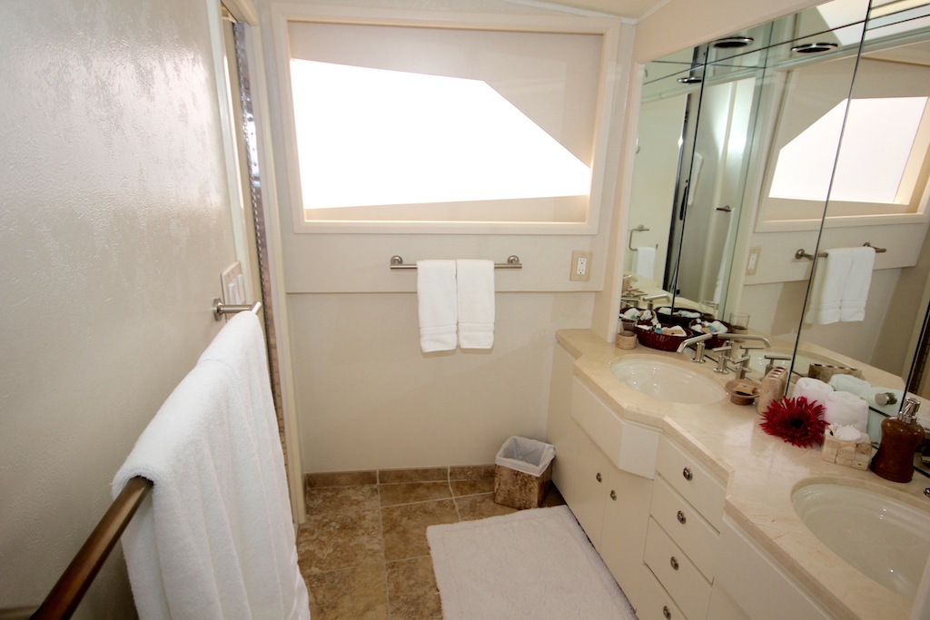 EL JEFE Master bath .jpg