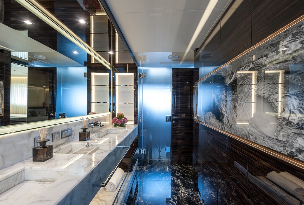 ENTOURAGE - master cabin - ensuite.jpg