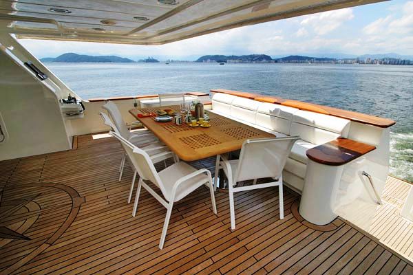 Eagles Nest -  Aft deck dining.jpg