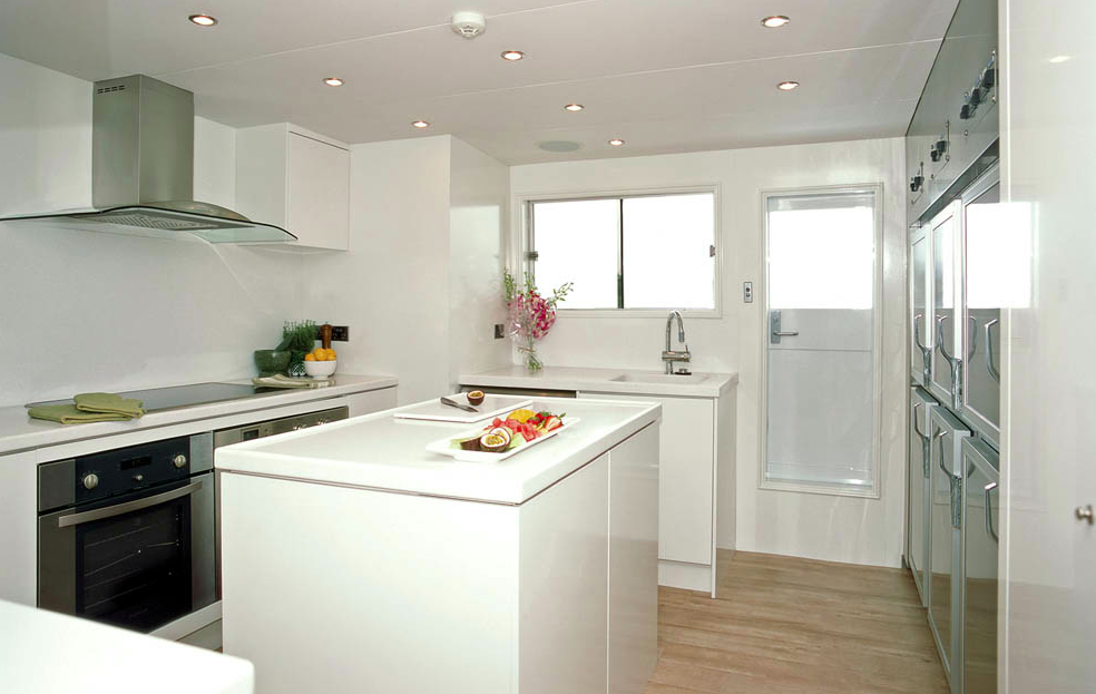 Emerald Lady superyacht - Galley.png