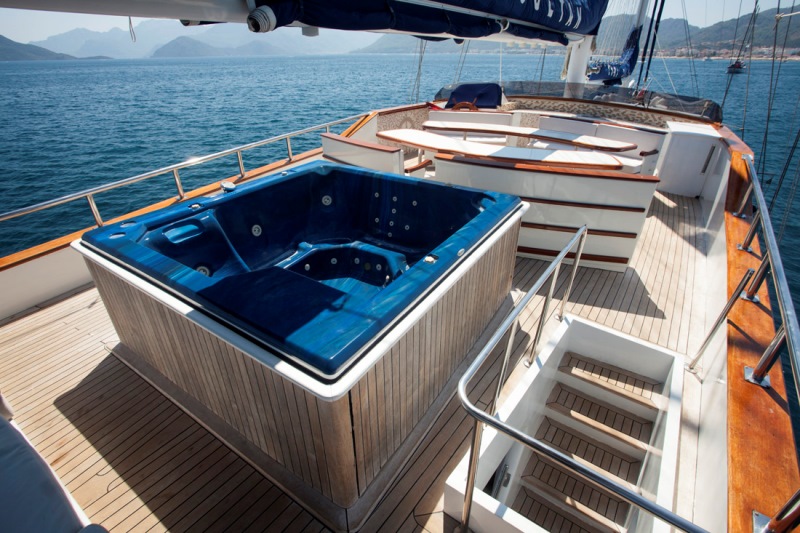 Esma Sultan  upper deck view 1.jpg