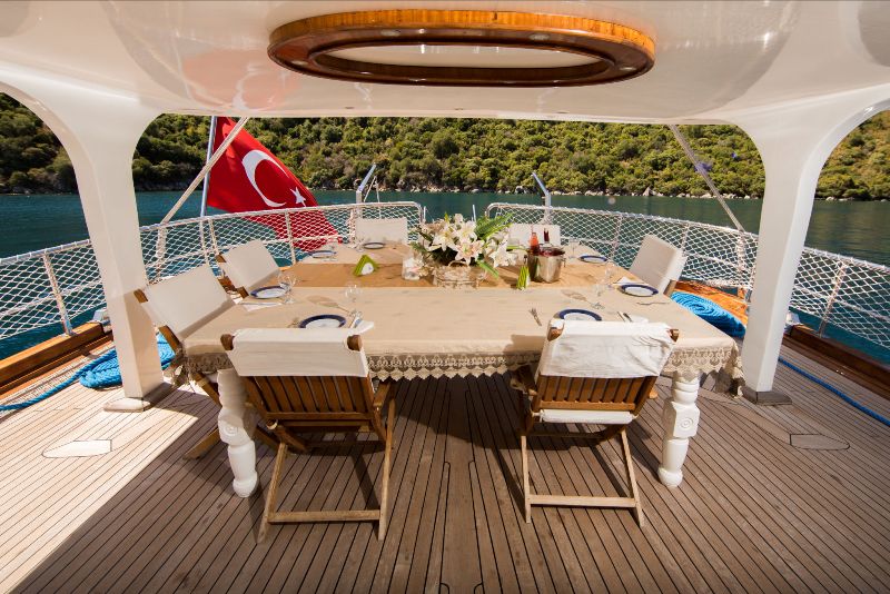 Esma Sultan aft deck view 1.jpg