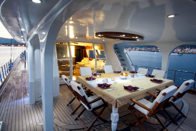Esma Sultan aft deck view 2.jpg