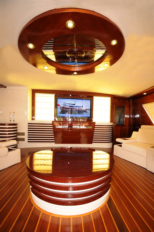 Esma Sultan aft saloon view 2.jpg