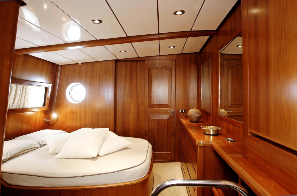 Eta  Master Cabin.jpg