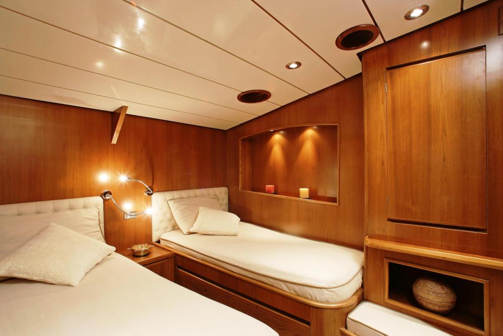 Eta  Twin Cabin 1.jpg
