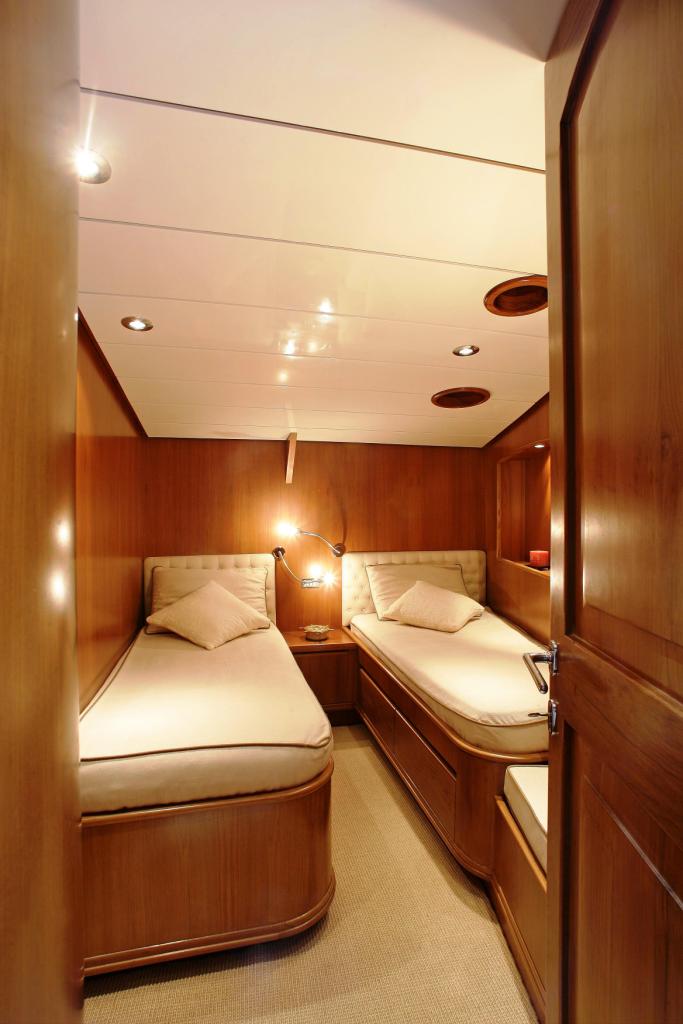 Eta  Twin Cabin 2.jpg