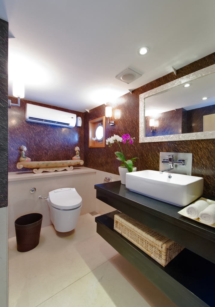 Expedition yacht SALILA -  Guest Ensuite.jpg