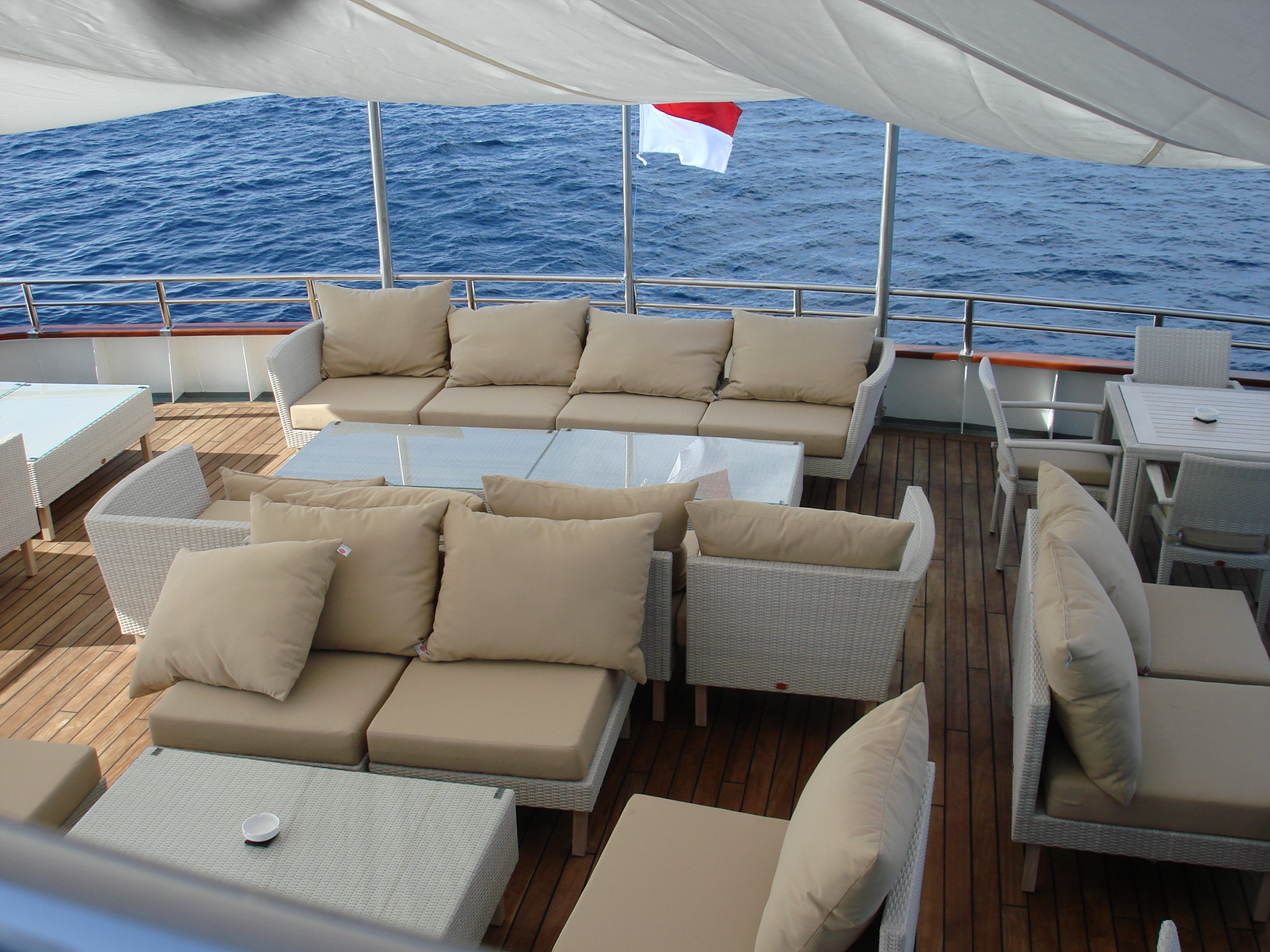 Expedition yacht SALILA -  Stern Lounge.jpg