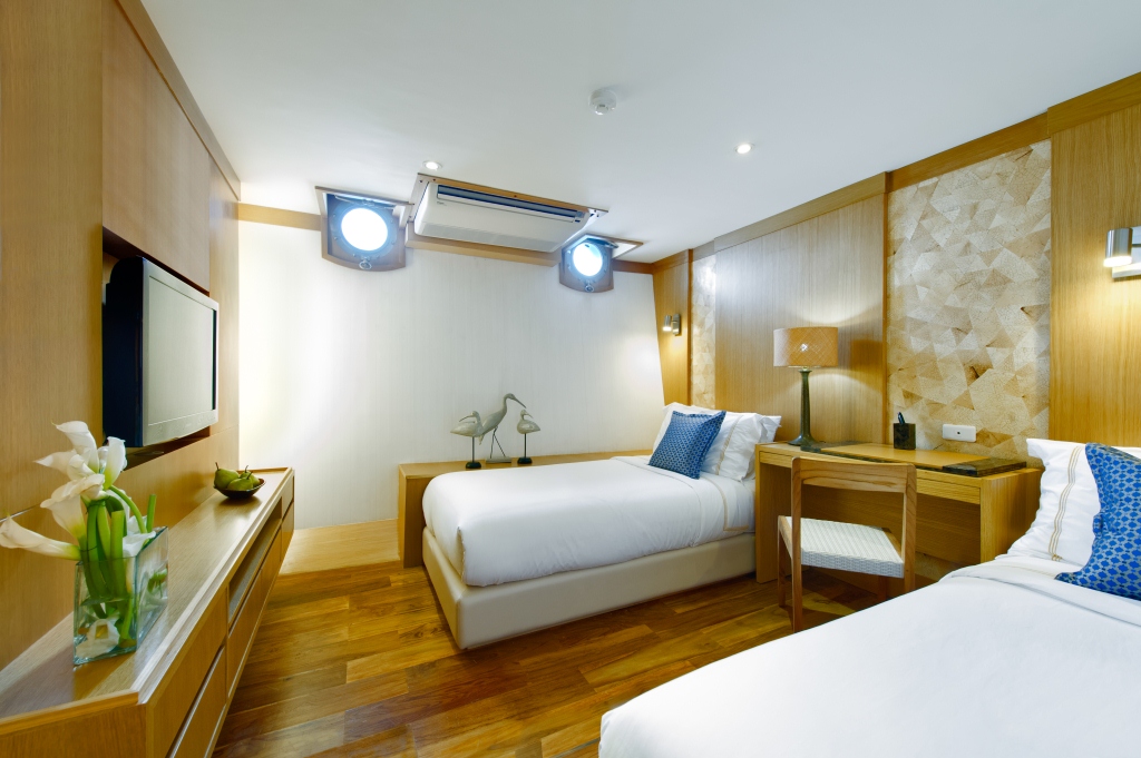 Expedition yacht SALILA -  Twin Cabin.jpg