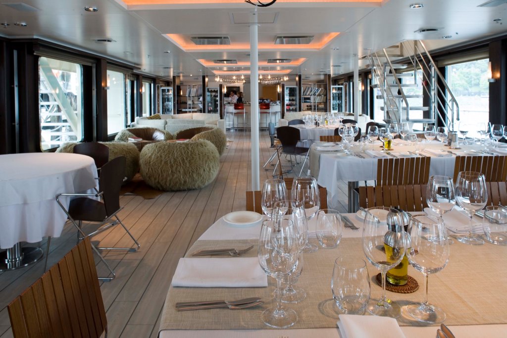 Explorer Yacht ATMOSPHERE -  Dining Salon.jpg