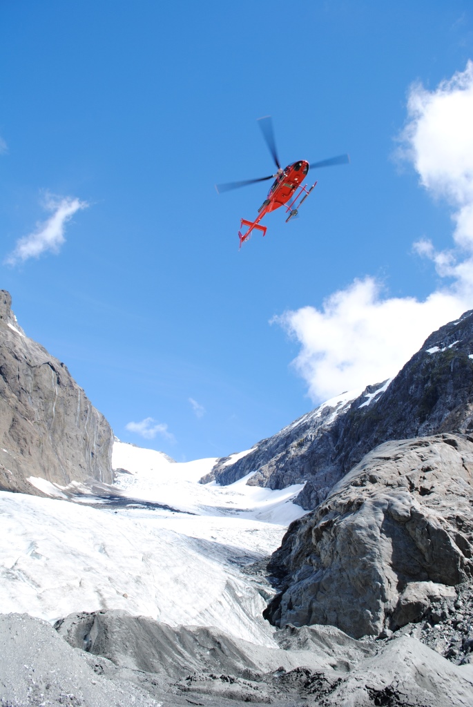 Explorer Yacht ATMOSPHERE -  Helicopter to the Snow.JPG