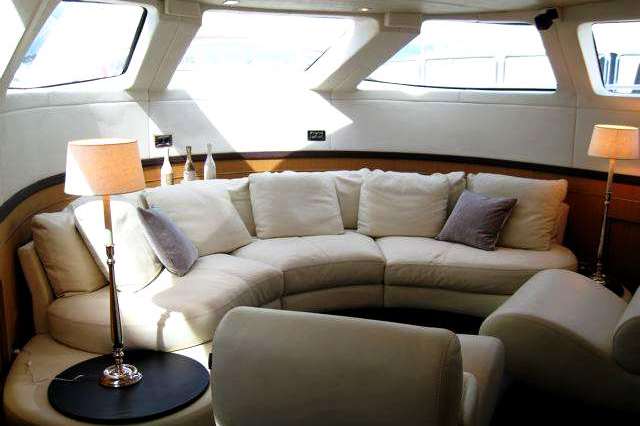 FAMILIA Lounge.jpg