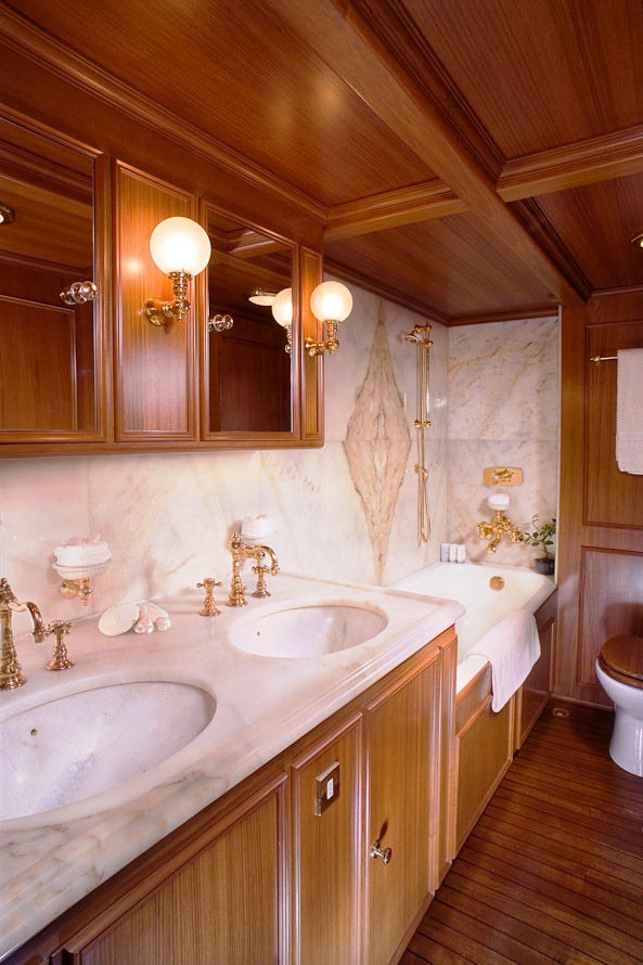 FLEURTJE -  Ensuite.jpg