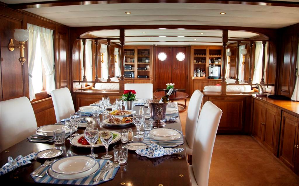 FLEURTJE -  Formal Dining.jpg