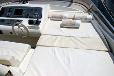 FRESCA -  Flybridge sunpads.jpg