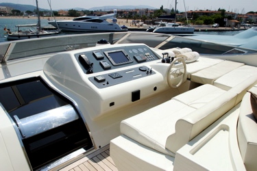 FRESCA -  Flybridge wheelhouse.jpg