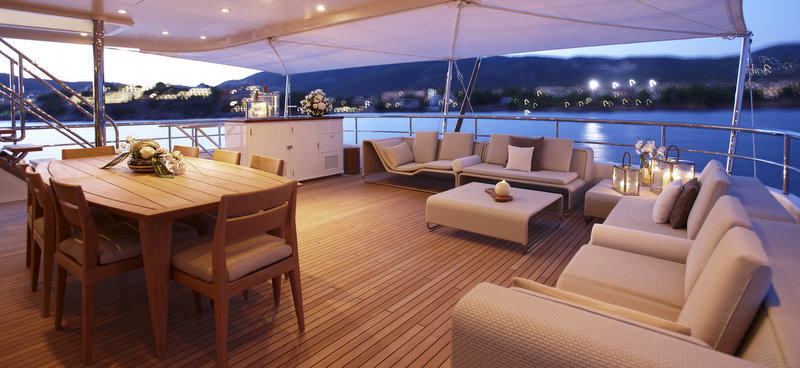 Feadship superyacht Helix by night.jpg