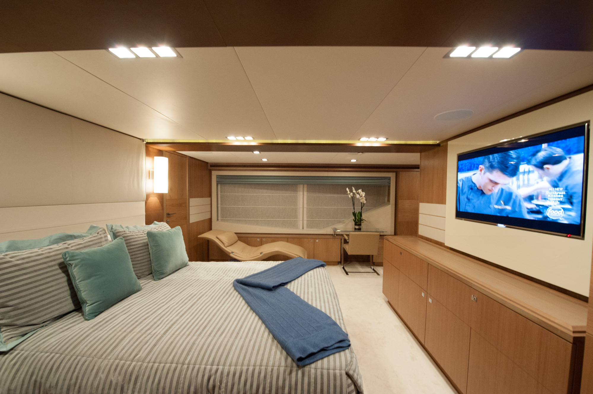 Ferretti AMORE MIO - Master cabin.jpg