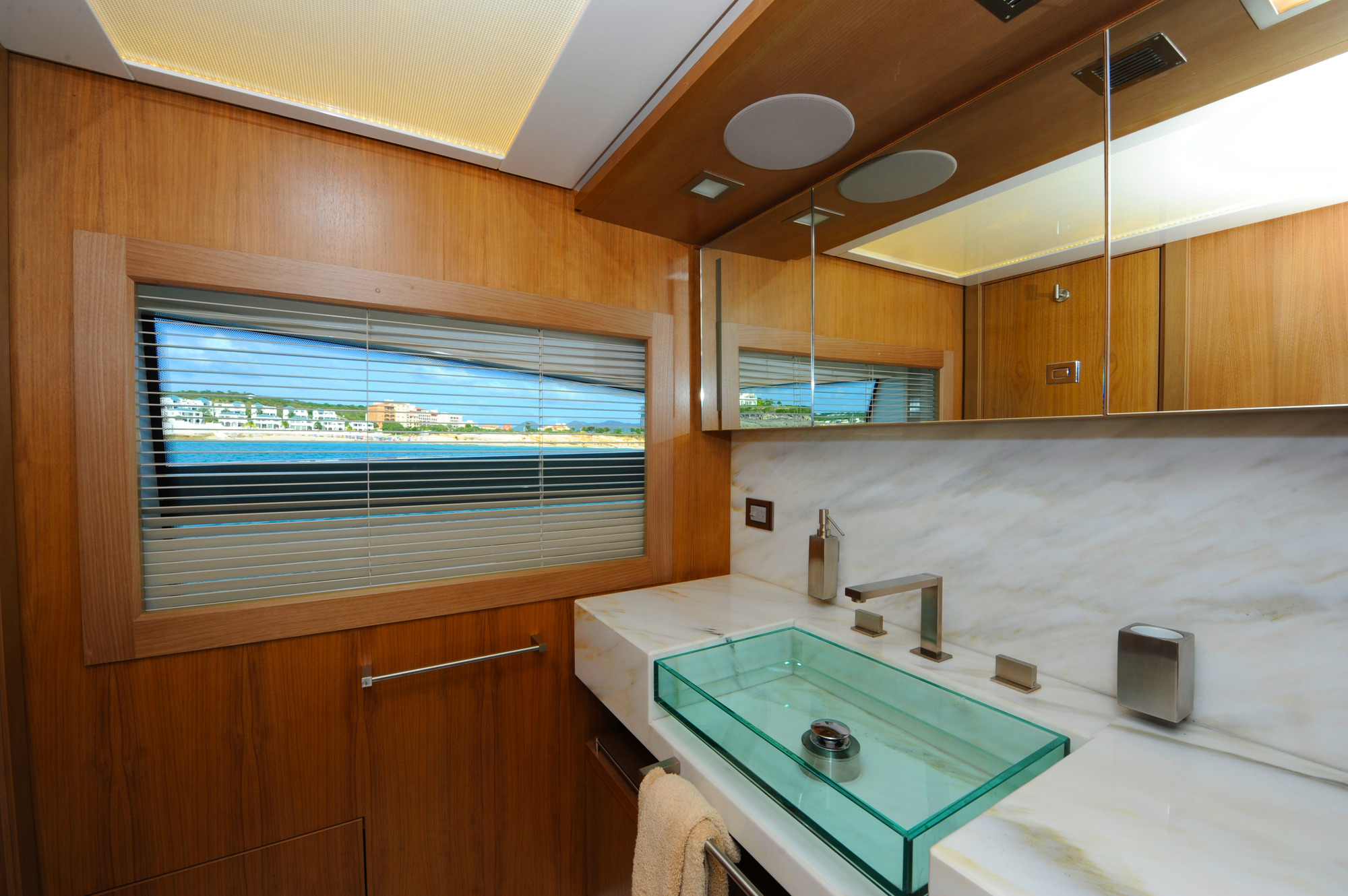 Ferretti AMORE MIO - Master ensuite.jpg