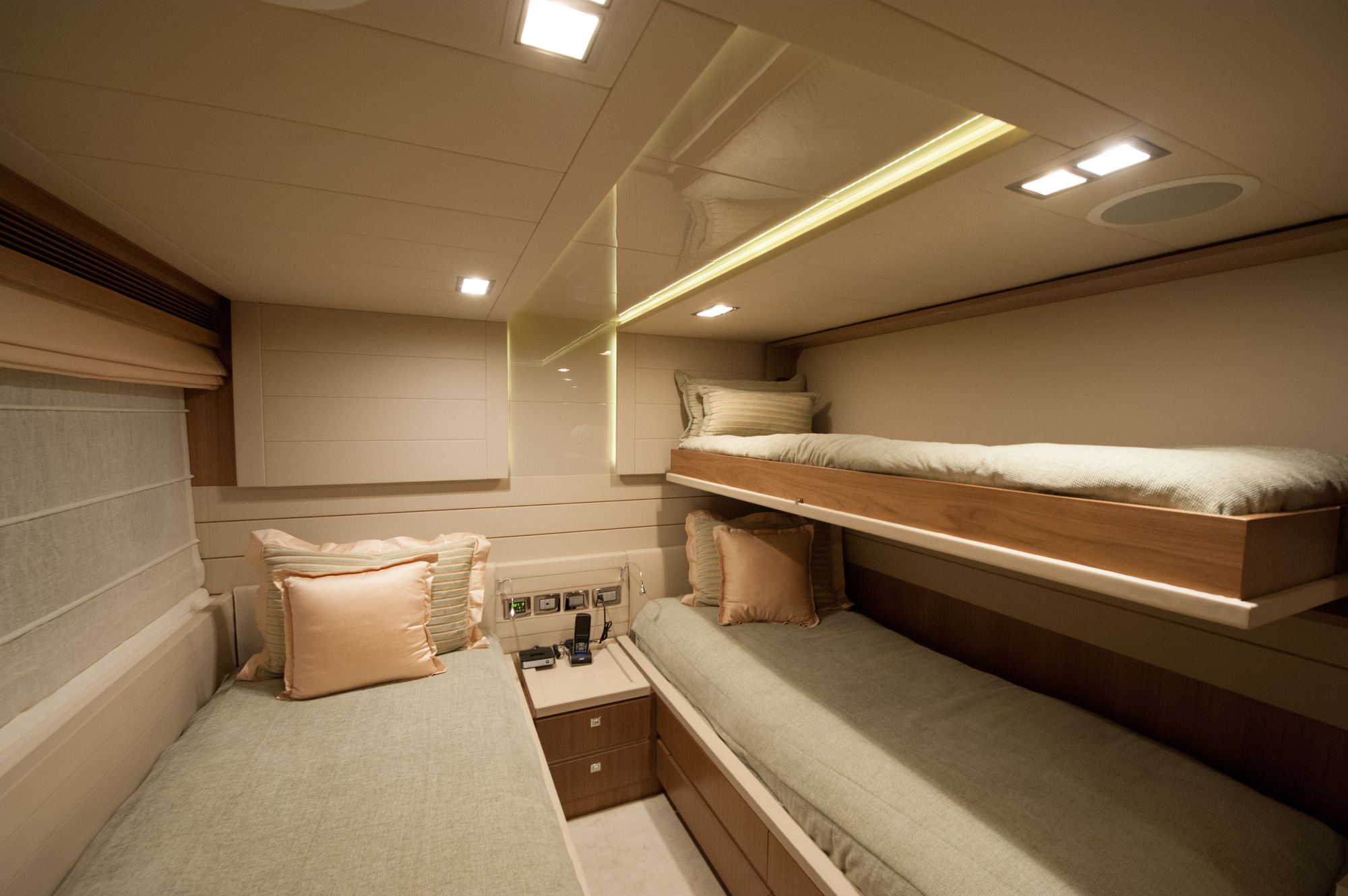 Ferretti AMORE MIO - Twin cabin.jpg