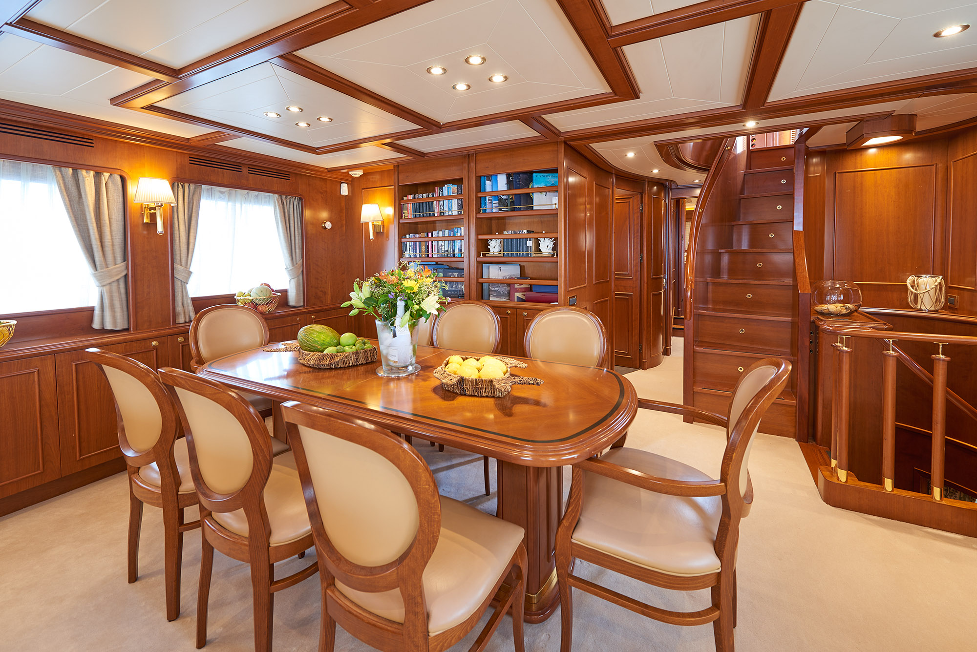 Ferretti Motor Yacht IMAGINE - Dining.jpg