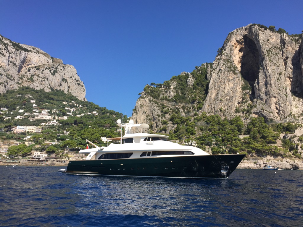Ferretti Motor Yacht IMAGINE - Main.jpg