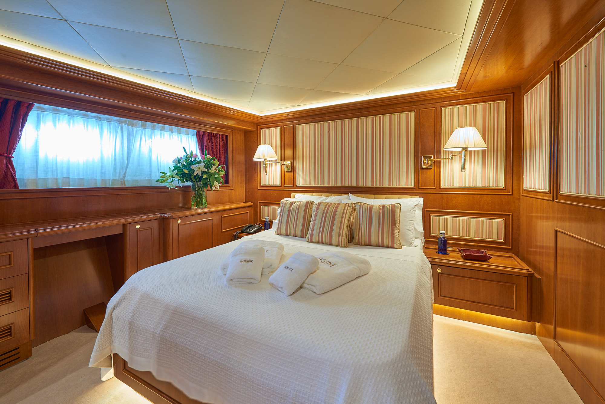 Ferretti Motor Yacht IMAGINE - VIP cabin.jpg