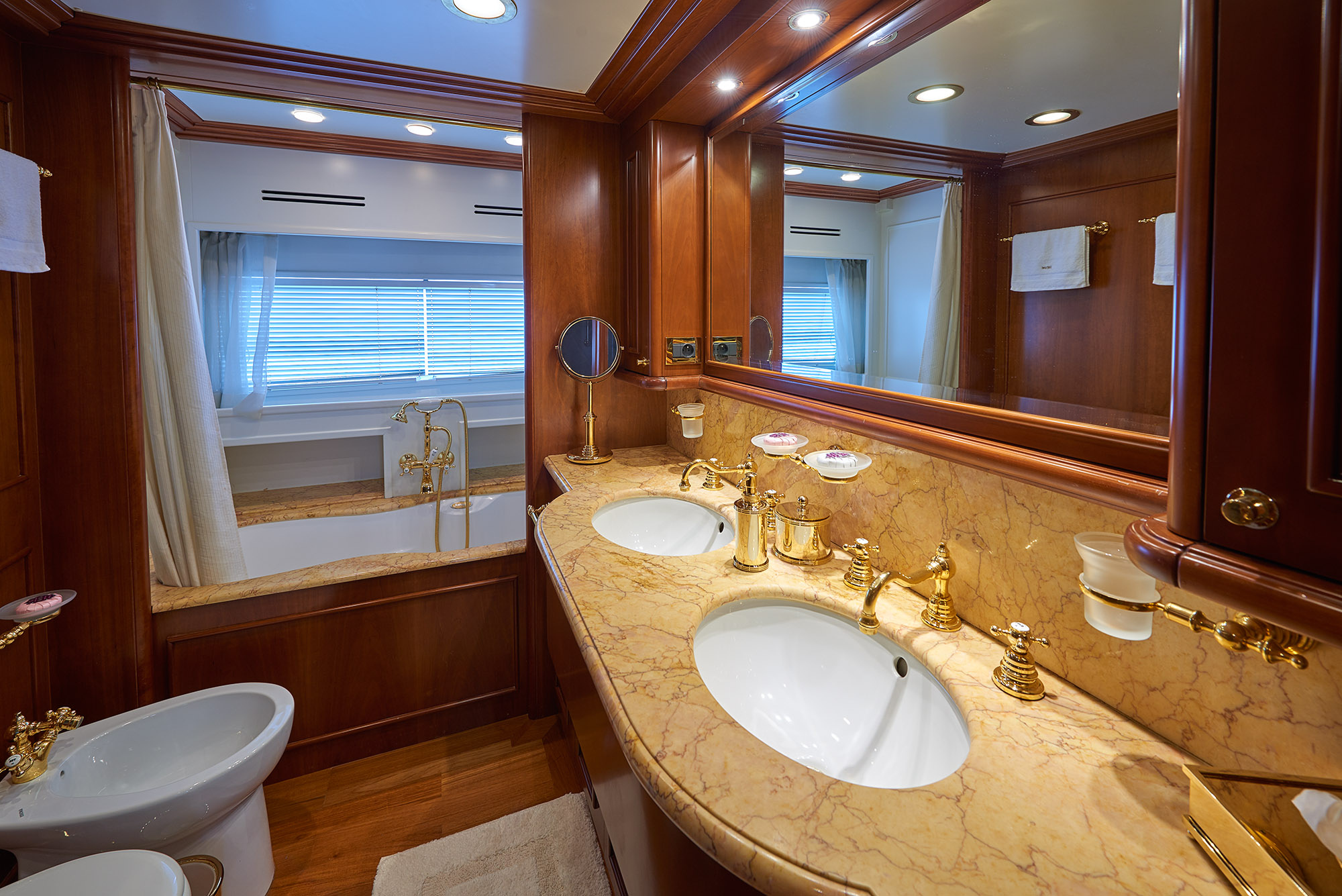 Ferretti Motor Yacht IMAGINE - VIP ensuite.jpg