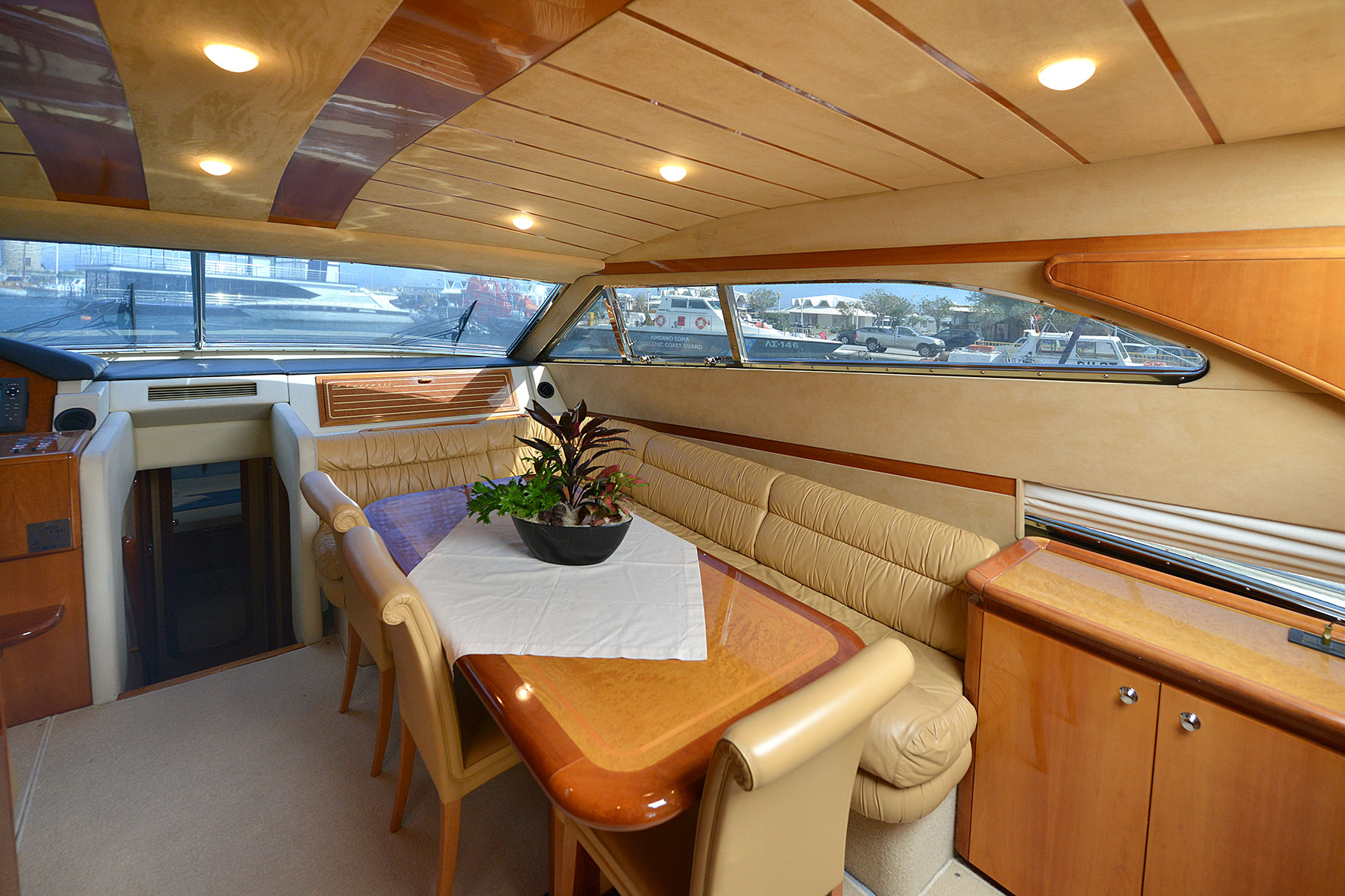 Ferretti Yacht MARY - 005.jpg