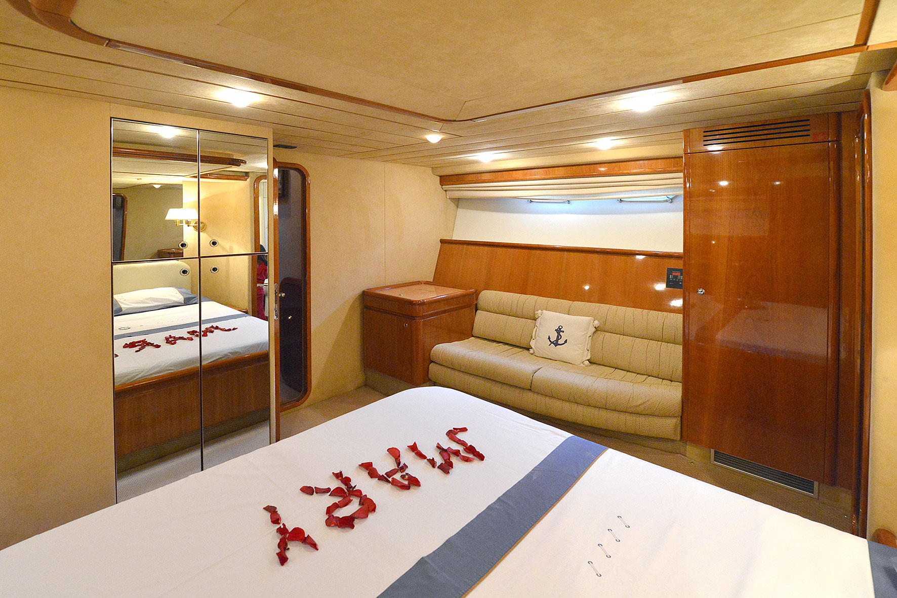Ferretti Yacht MARY - 009.jpg