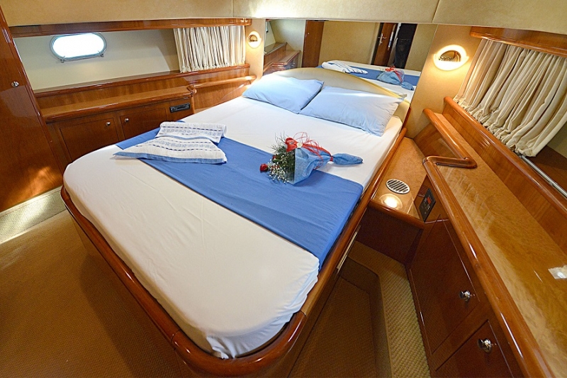 Ferretti Yacht MARY - 011.jpg