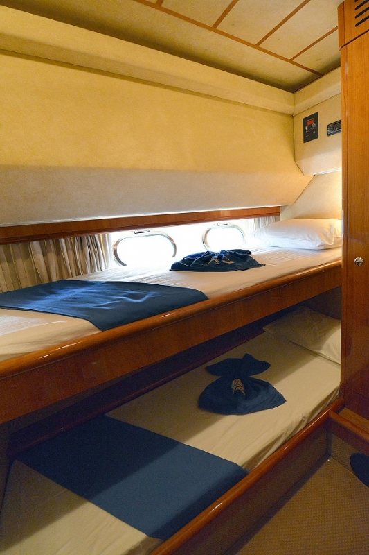 Ferretti Yacht MARY - 012.jpg