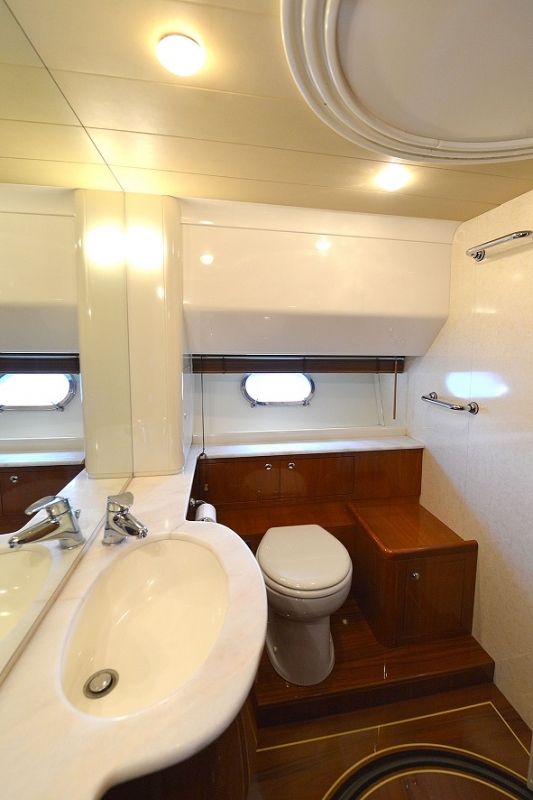 Ferretti Yacht MARY - 013.jpg