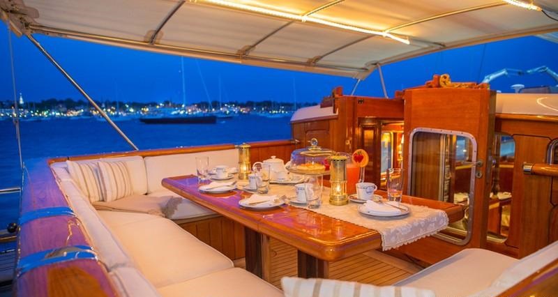 GLORIA Sailing yacht - Alfresco dining.jpg