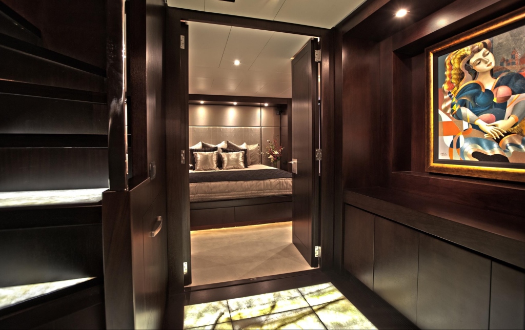 GRANDE - Cabin foyer.jpg